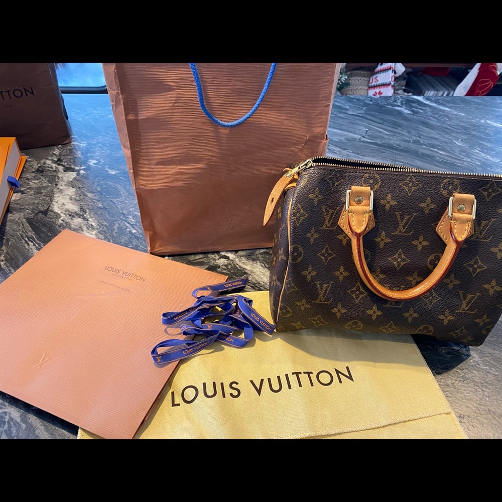 Louis Vuitton Speedy. Authentic all original wrap and bag